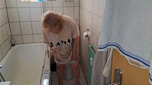 langer Morgenpiss mit lauten Furzkracher