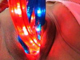 Vorschaubild vom Privatporno mit dem Titel "XTREM XMAS LICHTERKETTEN FICK   PUSSYSCHLEIM" von Xtrem-Babe