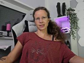 Mud-shoving – I'm sitting on you! I was just fucking really horny and you want to lick it all out? Then come over and I'll just sit on your face and squeeze out everything that that stallion's cock pumped into me! Look at my pussy next