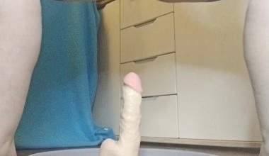 Piss auf Dildo