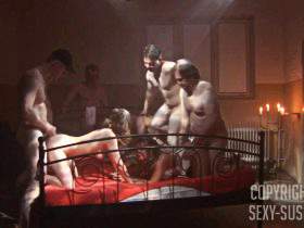 Vorschaubild vom Privatporno mit dem Titel "Spermaspliele im disconebel...." von sexysusanne