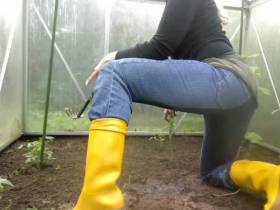 Vorschaubild vom Privatporno mit dem Titel "Meine Belohnung für Gartenarbeit" von EvilBitch