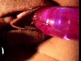 Vorschaubild vom Privatporno mit dem Titel "Geile Teenymuschi ganz nah" von engel1986