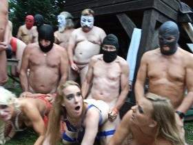 Wilde und Extreme AO Outdoor Gangbang Sommer Party