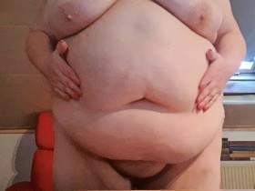 Bei mir kannst du deinen Bauchfetisch richtig geil ausleben