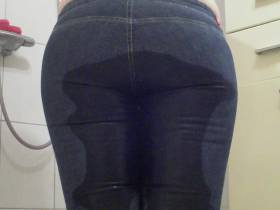 Vorschaubild vom Privatporno mit dem Titel "Geile M60, geiler Arsch, geile Pisse" von EvilBitch