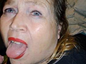 Let the slut's mouth be filled with cum