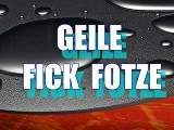 GEILE FICK FOTZE.. wird hart gefingert und das sehr tief..