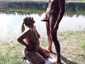 Public on the lake Menpisse swallowed and cock blown deep!