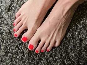 Attention, feet slippery and sexy creamed for my feet lovers!