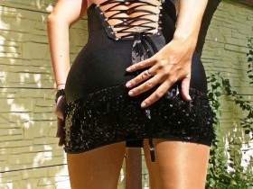 Wetlook Kleid und Wolford Strumpfhose im Pool