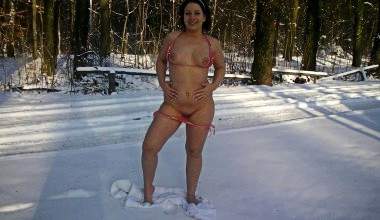 Mein erster Orgasmus im Schnee dieses Jahr,beide Löcher gestopft