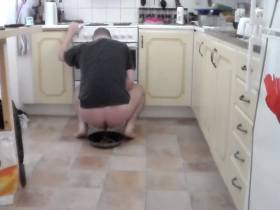Shitting 4 - He's shit on a pan