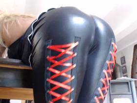 Vorschaubild vom Privatporno mit dem Titel "Ein praller Arsch in Lycra" von Deine-Chefin