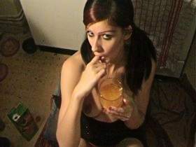 Vorschaubild vom Privatporno mit dem Titel "Sperma-Drink" von GeileDiana