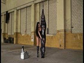 Vorschaubild vom Privatporno mit dem Titel "In Folie Benutzt von Lady Luciana" von SMBoy