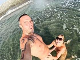 WILD OUTDOOR EXTREME?! AMATEUR WAVE FUCK ORGASM IN THE MIDDLE OF THE SEA!