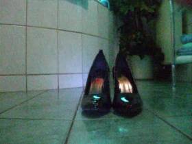shitting in Black Pumps