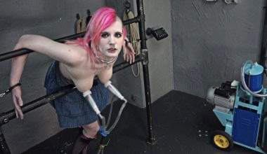 Punk Girl gemolken und gefickt