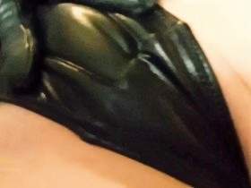 Gehorcht und verehrt meine Muschi