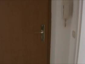 Nachhause kommen und abpissen