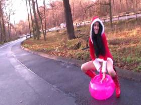 Vorschaubild vom Privatporno mit dem Titel "PUBLIC X-MAS FUCK" von MeliDeluxe