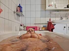 orgasm in the tub