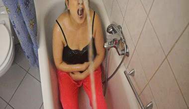 NS Dusche in Klamotten