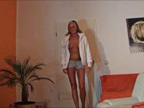 Vorschaubild vom Privatporno mit dem Titel "RIESEN-SCHWANZ GEBLASEN UND DANN GEFICKT" von Ramona_Deluxe