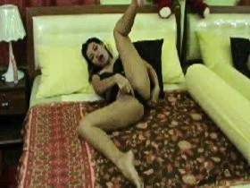 Vorschaubild vom Privatporno mit dem Titel "Die Mastrubator! Selbstbefriedigt in der Villa!" von sexynoy