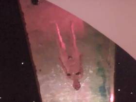 Vorschaubild vom Privatporno mit dem Titel "Schamlos im Hotelpool" von heisse-luda