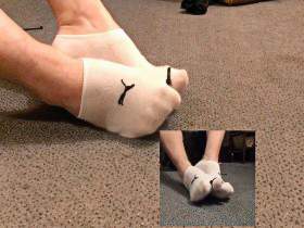 Vorschaubild vom Privatporno mit dem Titel "Zehen gefesselt in weißen Söckchen" von Luminous