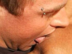 Vorschaubild vom Privatporno mit dem Titel "FOTZE IN MITBEWOHNERFRESSE GEDRÜCKT - REAL -" von Ramona_Deluxe