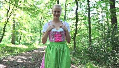 Junges Dirndl während des Oktoberfests gefickt!!!
