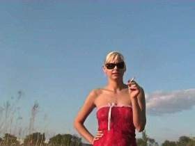 Vorschaubild vom Privatporno mit dem Titel "Geiles pissen und rauchen" von FeuchteSchnecke