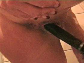 Vorschaubild vom Privatporno mit dem Titel "Notgeil unter der Dusche" von FeuchteSchnecke