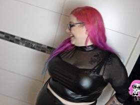 Curvy-Lucy und User schlucken meine Pisse