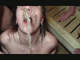 Vorschaubild vom Privatporno mit dem Titel "Urin- abkühlung in der Sauna schön Geschluckt den urin" von extremgirl