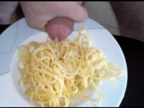 Spaghetti with cream sauce