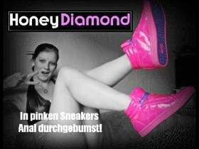 Vorschaubild vom Privatporno mit dem Titel "In pinken Sneakers Anal durch gebumst!" von GeileDiana