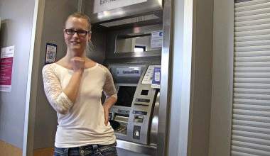 Ultra Public! In der Bank gefickt!