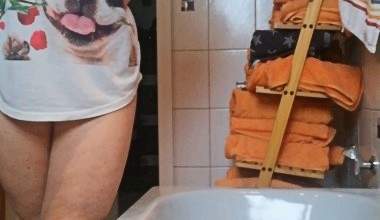 MEGA SCHEISSEN in die VOLLE BADEWANNE und mit KACKE spielen für F.