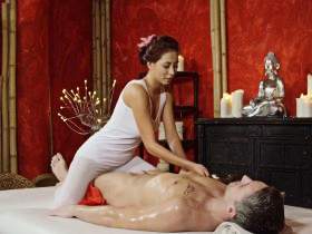 Ölige Thai Massage endet in Happy-End Fick!