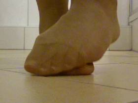 Vorschaubild vom Privatporno mit dem Titel "Wo bist Du Sklave meiner Fuesse?" von EvilBitch