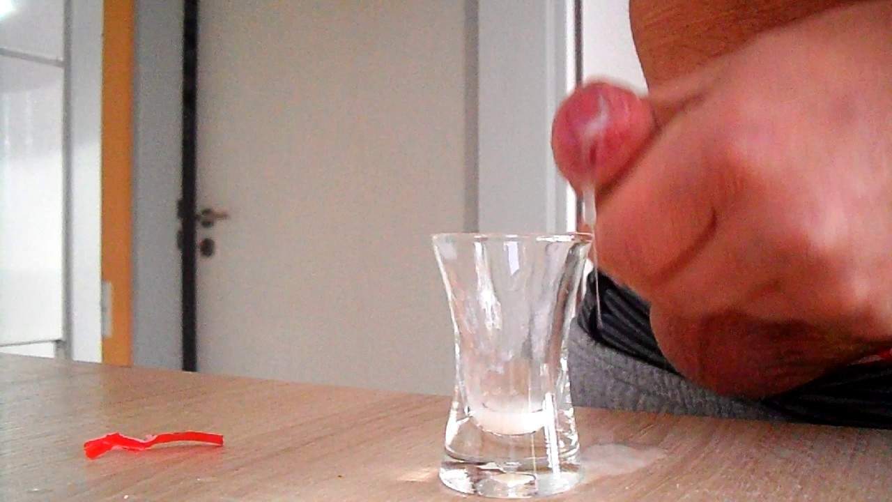 Glas voll sperma