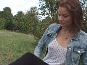 Vorschaubild vom Privatporno mit dem Titel "Outdoor mit geilen High-Heels und Leggings!" von Yamila20