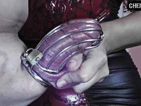 Vorschaubild vom Privatporno mit dem Titel "Ruinierter KG-ORGASMUS!!! Die Sahne suppt einfach raus!" von CherieNoir