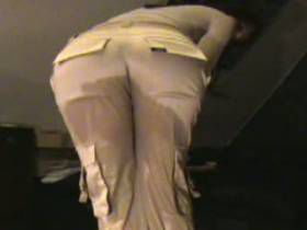 Vorschaubild vom Privatporno mit dem Titel "Geiler satin hosen piss" von nylon_schlampe