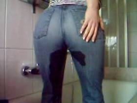 Vorschaubild vom Privatporno mit dem Titel "Pipi in Jeans.." von MysteryCat