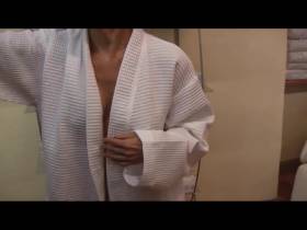 Vorschaubild vom Privatporno mit dem Titel "Als Verkäuferin voller Einsatz" von heisse-luda